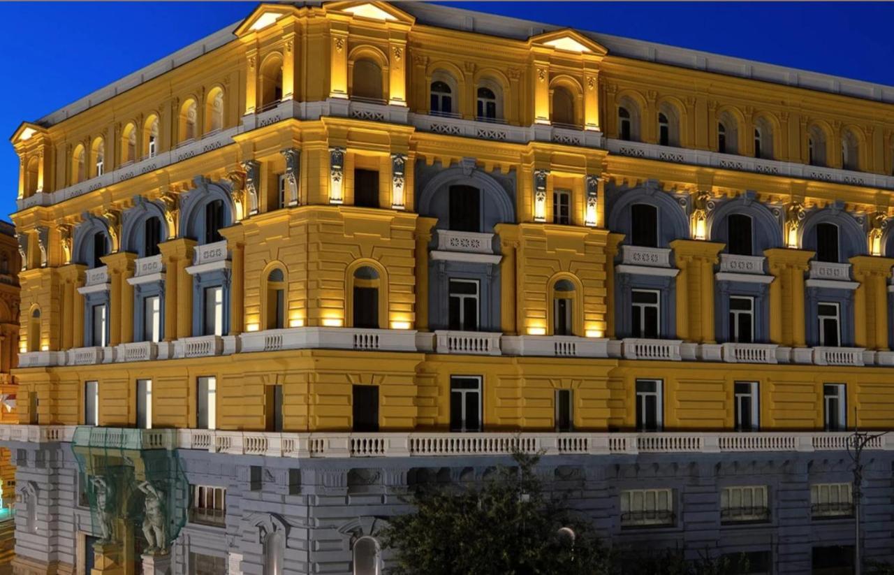 Fafgrandsuitenapoli * Napoli